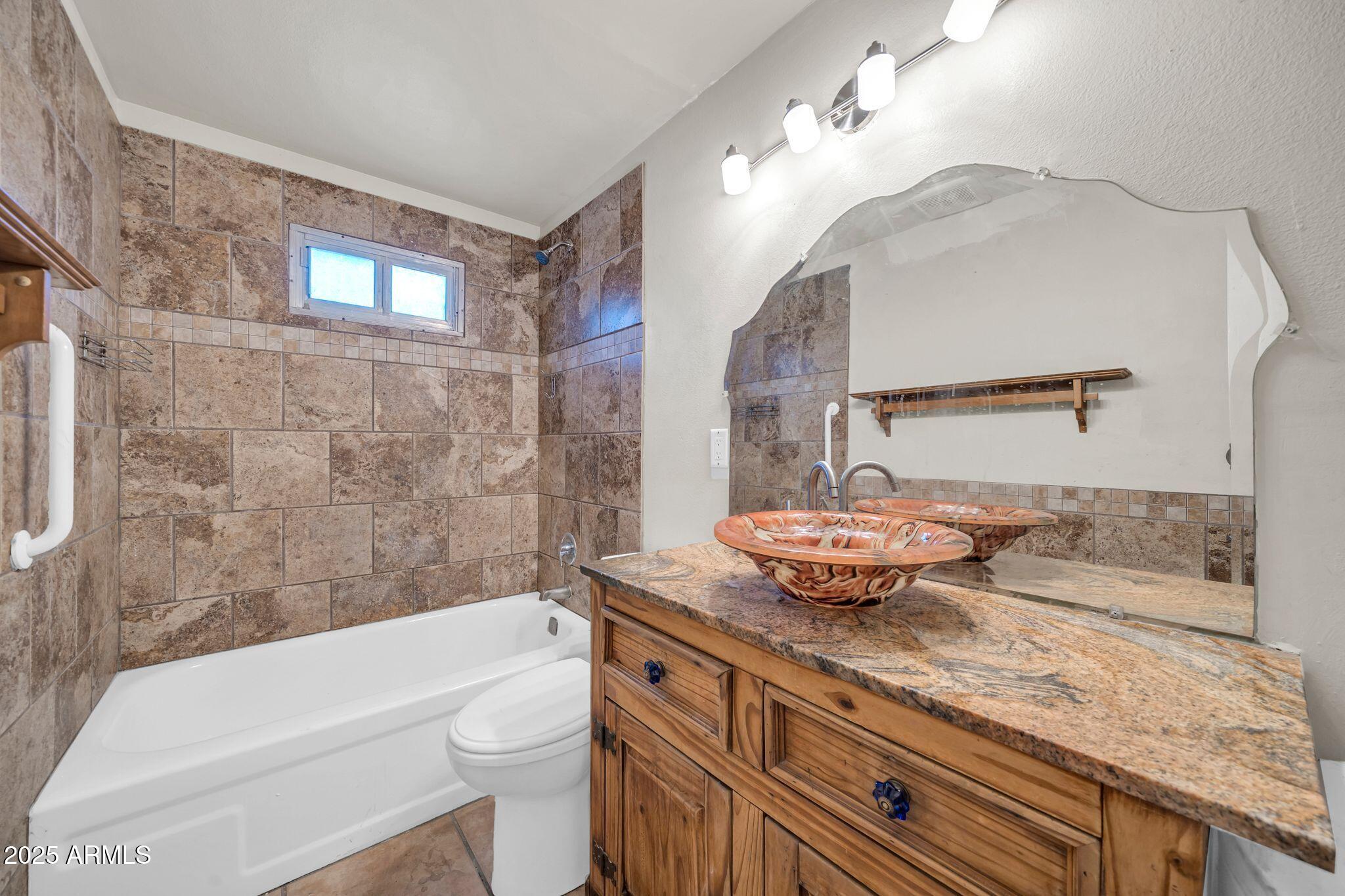 7405 West Monte Vista Road Phoenix, AZ 85035 - Photo 10 of 28 7405 W Monte Vista Rd-12