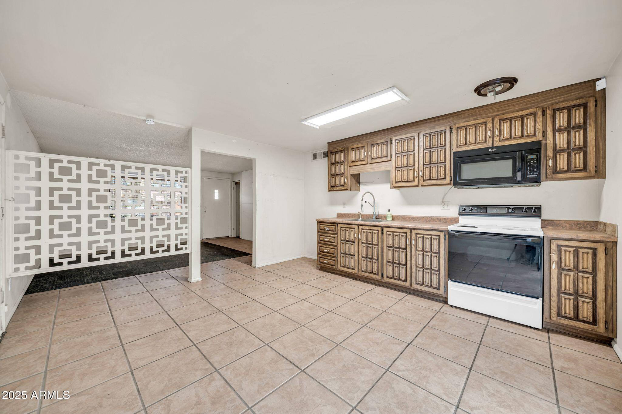 7405 West Monte Vista Road Phoenix, AZ 85035 - Photo 12 of 28 7405 W Monte Vista Rd-14