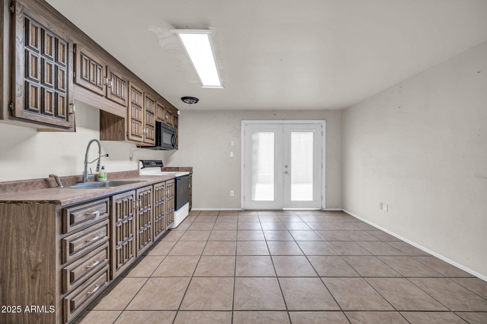 7405 West Monte Vista Road Phoenix, AZ 85035 - Photo 13 of 28 7405 W Monte Vista Rd-15