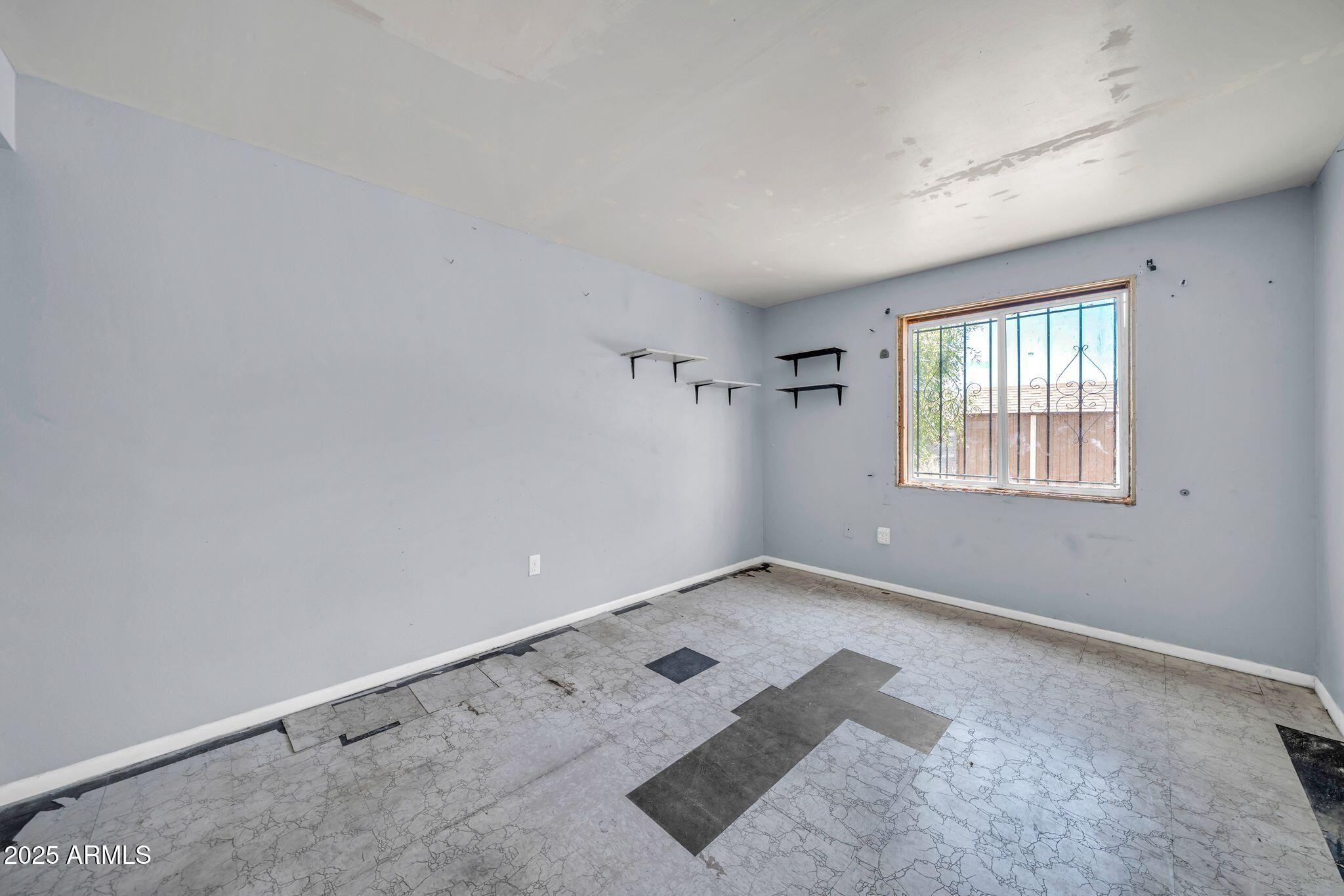 7405 West Monte Vista Road Phoenix, AZ 85035 - Photo 17 of 28 7405 W Monte Vista Rd-19