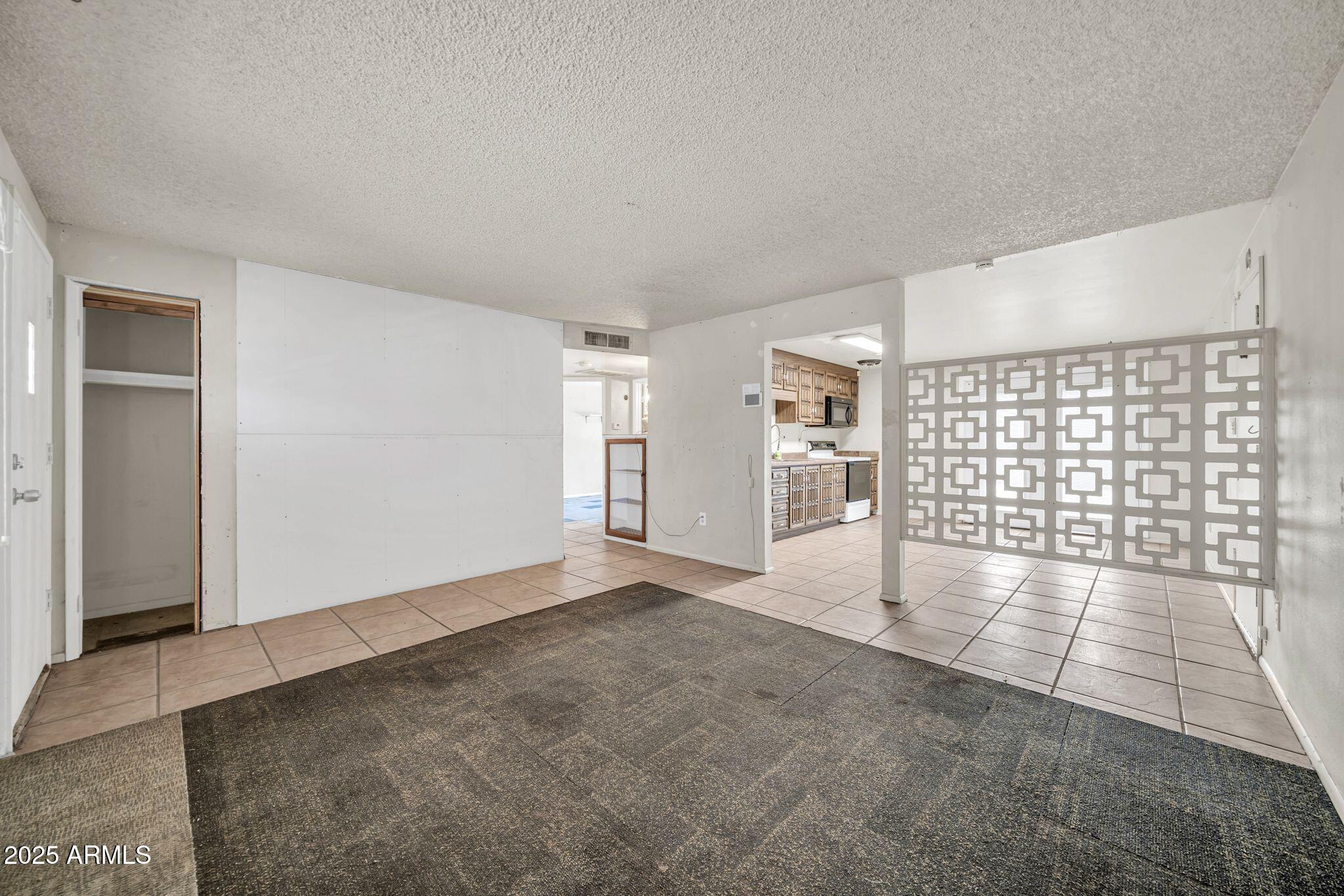 7405 West Monte Vista Road Phoenix, AZ 85035 - Photo 6 of 28 7405 W Monte Vista Rd-6