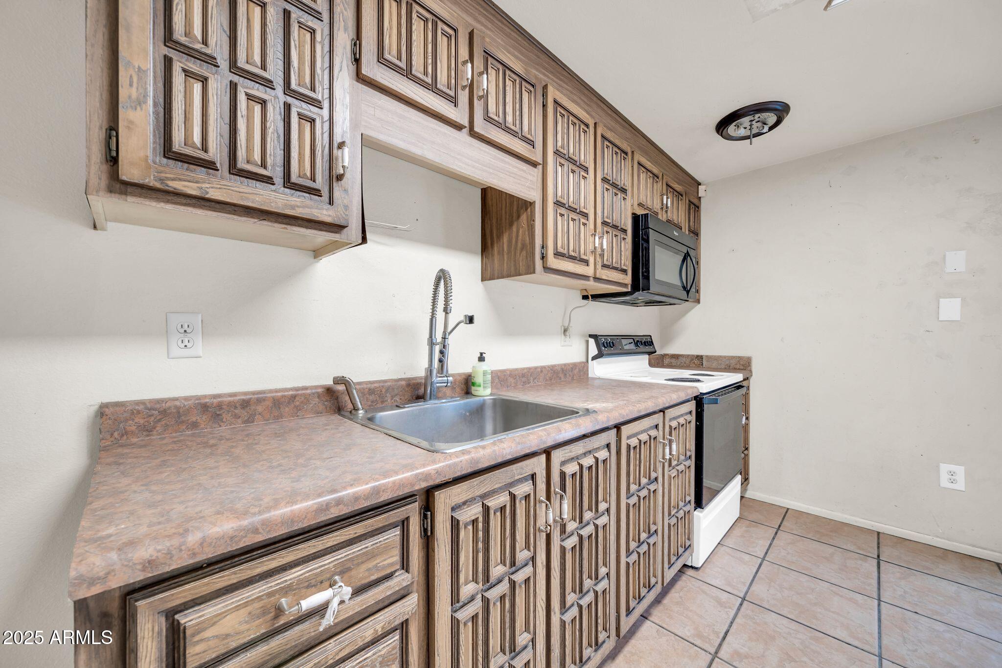 7405 West Monte Vista Road Phoenix, AZ 85035 - Photo 9 of 28 7405 W Monte Vista Rd-11
