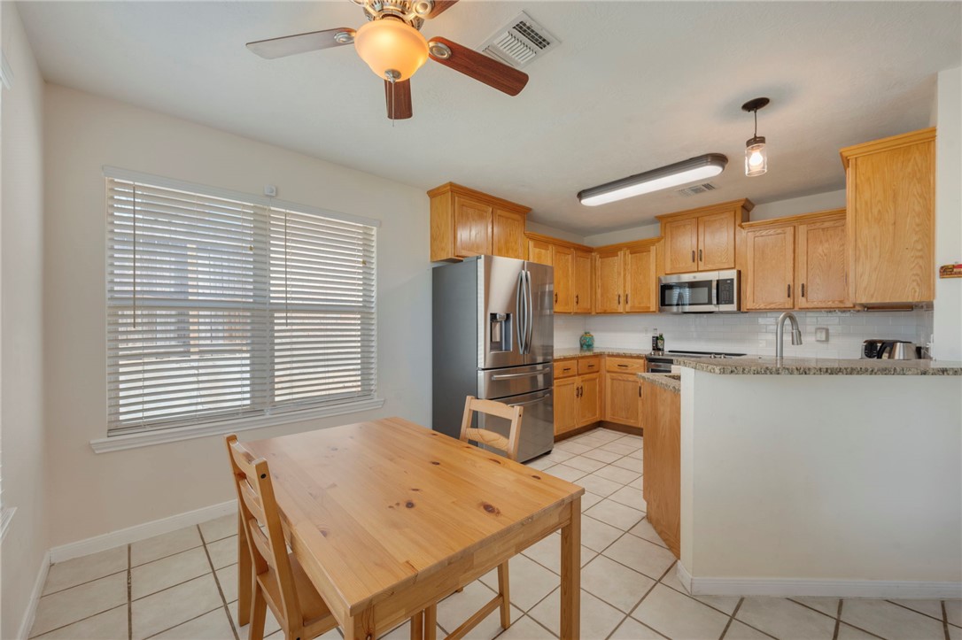 501 Riggs Street Brenham, TX 77833 - Photo 8 of 22