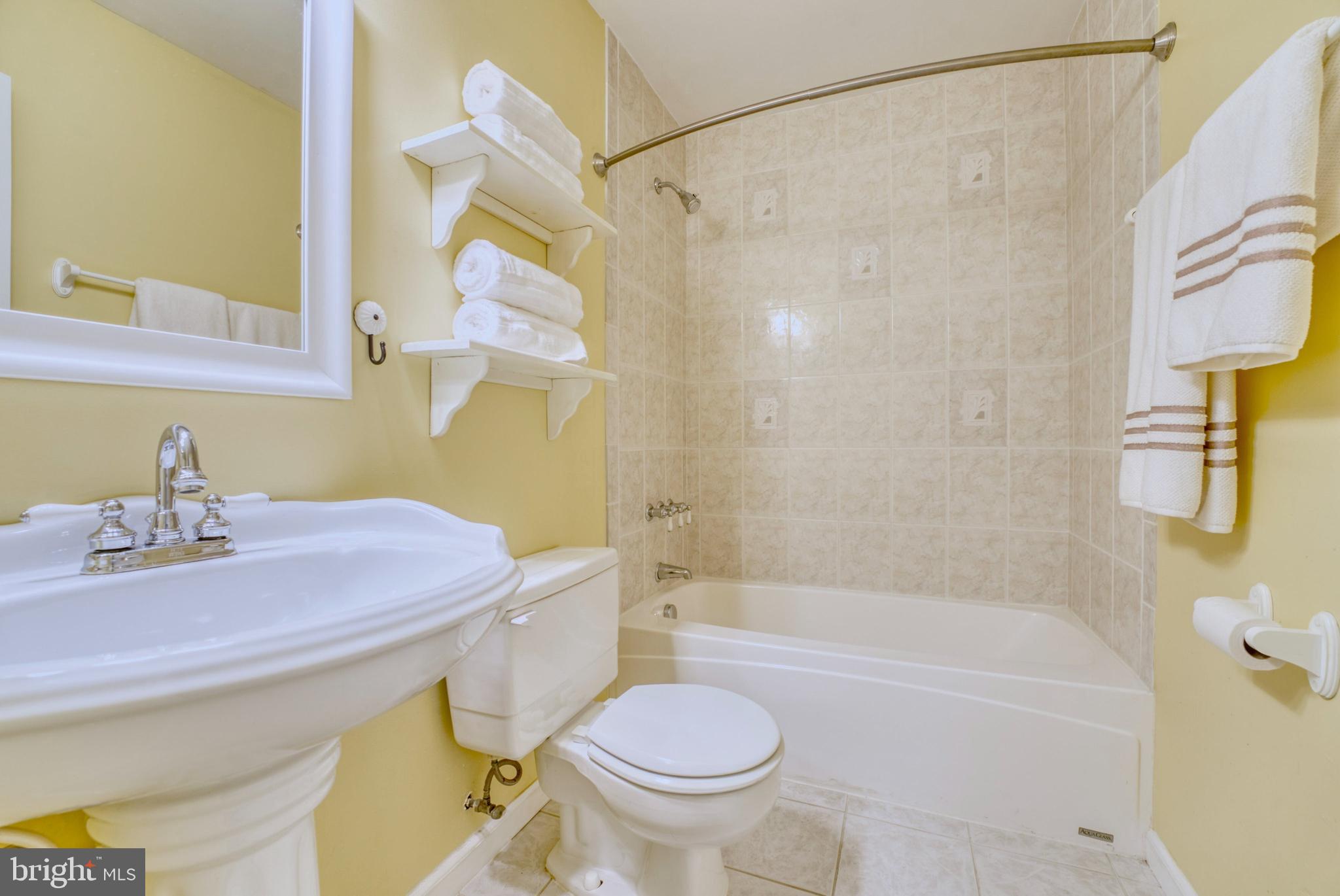 11719 Dry River Court Reston, VA 20191 - Photo 21 of 44 Full Hall Bathroom