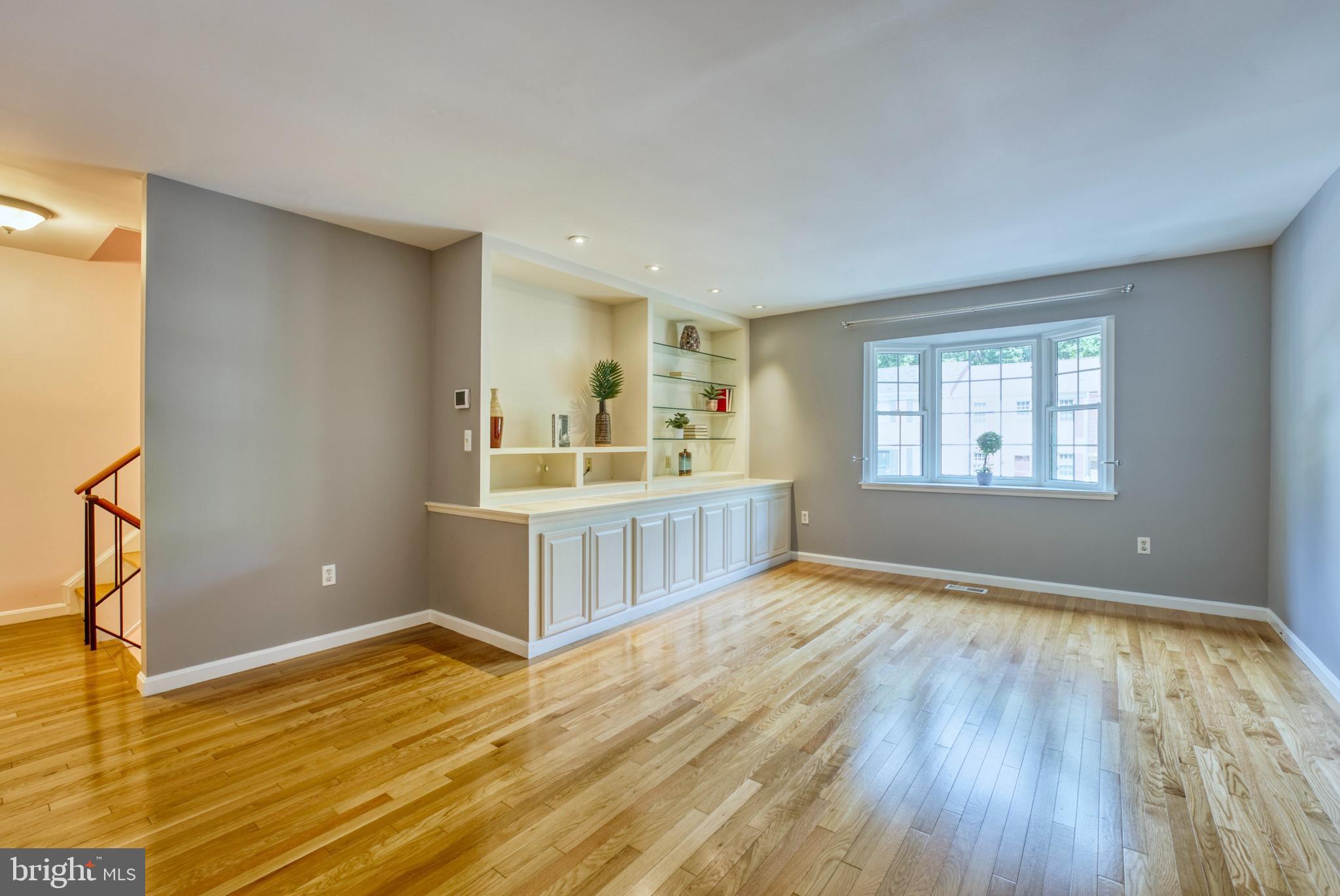11719 Dry River Court Reston, VA 20191 - Photo 4 of 44 Living Room w/ custom built ins