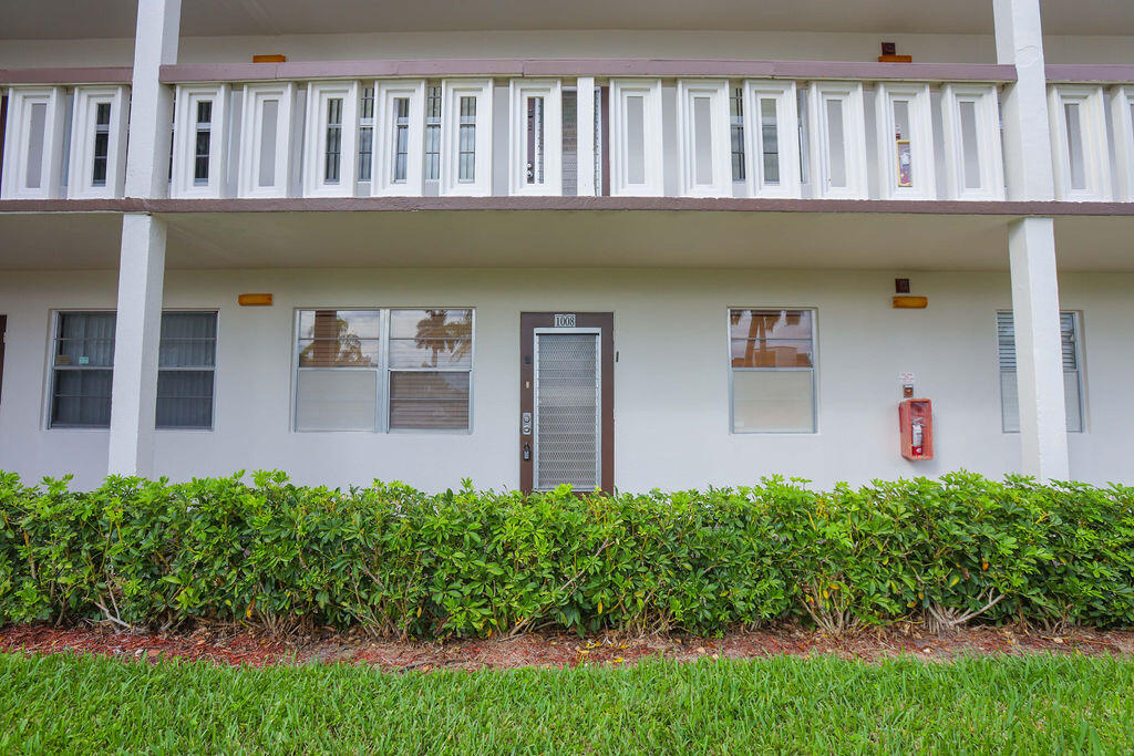 1008 Hythe A Boca Raton, FL 33434 - Photo 2 of 29 3K6A1830