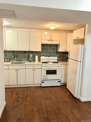 $1,050,000 | 1823 Amethyst Street | Van Nest