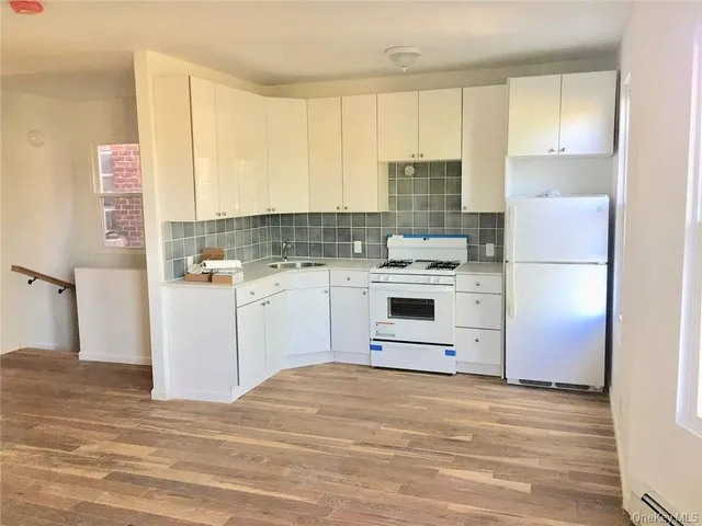 $1,050,000 | 1823 Amethyst Street | Van Nest