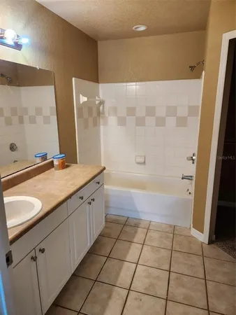 $1,695 | 5611 Bidwell Parkway, Unit 205, Sarasota, FL 34233
