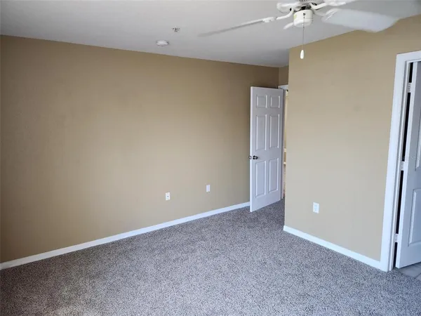 $1,695 | 5611 Bidwell Parkway, Unit 205, Sarasota, FL 34233