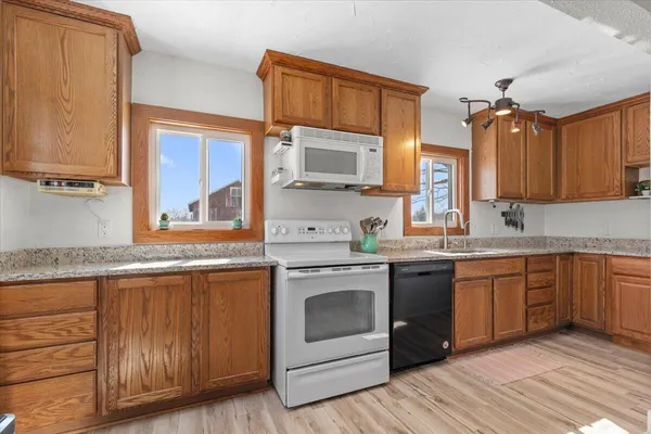 $599,900 | 613 County H, Farmington, WI 53021