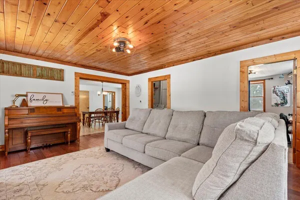 $599,900 | 613 County H, Farmington, WI 53021