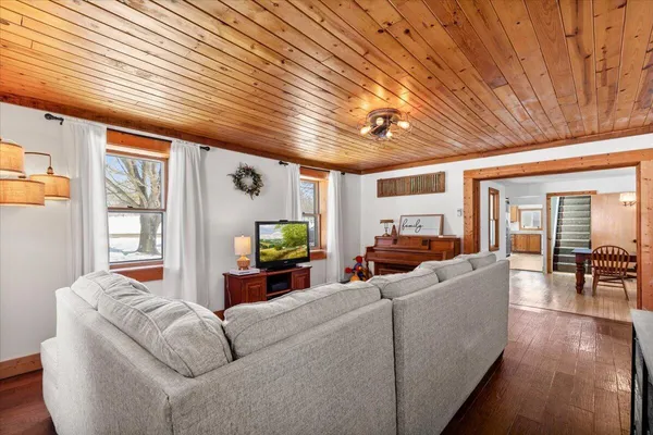 $599,900 | 613 County H, Farmington, WI 53021