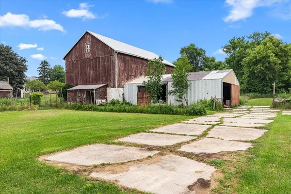 $599,900 | 613 County H, Farmington, WI 53021