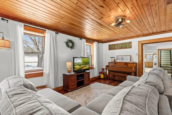 $599,900 | 613 County H, Farmington, WI 53021