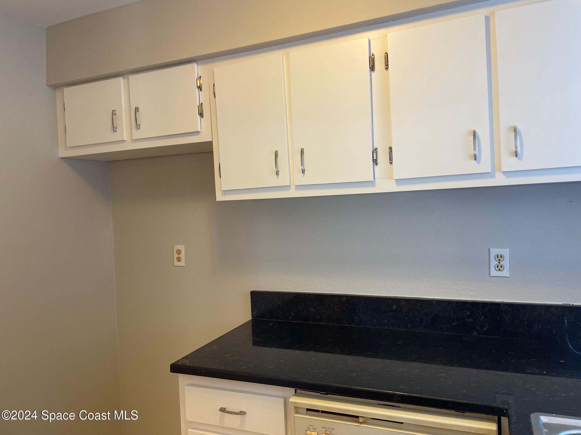 Kitchen. Granite Counter Top