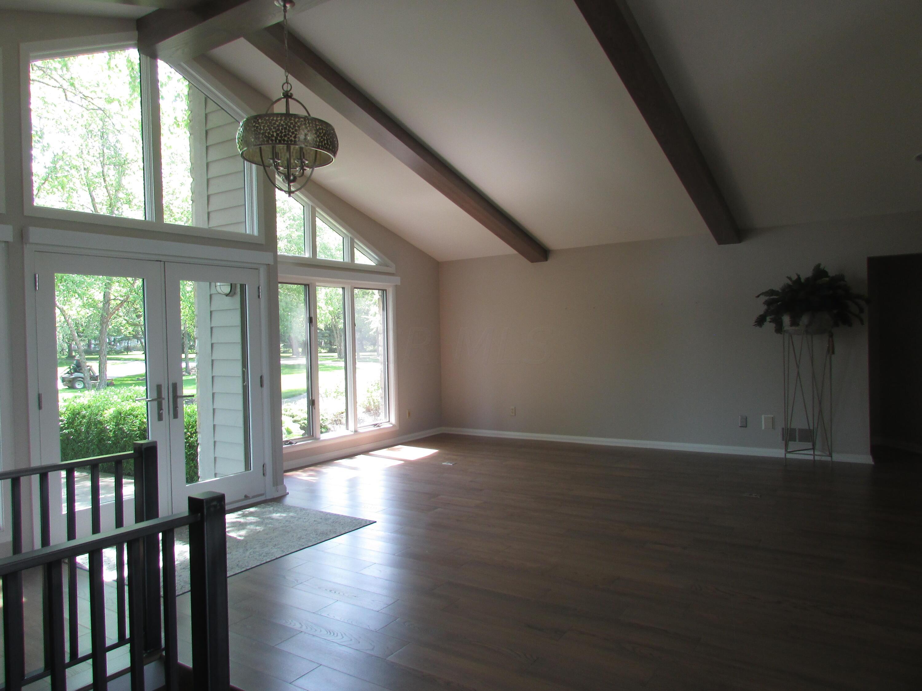6390 Merchant Road Delaware, OH 43015 - Photo 7 of 30 Merchant Great Room