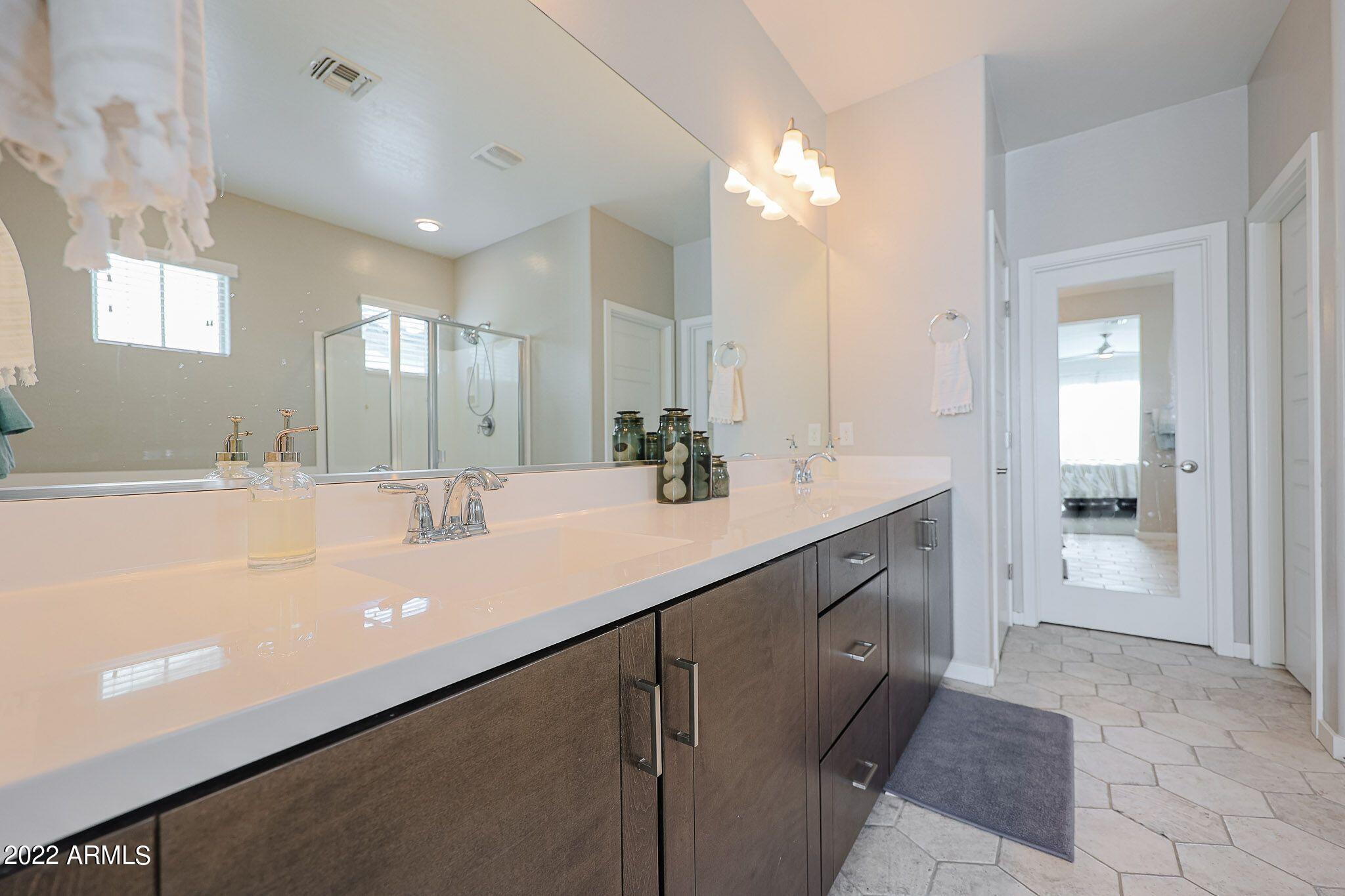 690 North Sparrow Court Gilbert, AZ 85234 - Photo 13 of 22 46Mzeztg