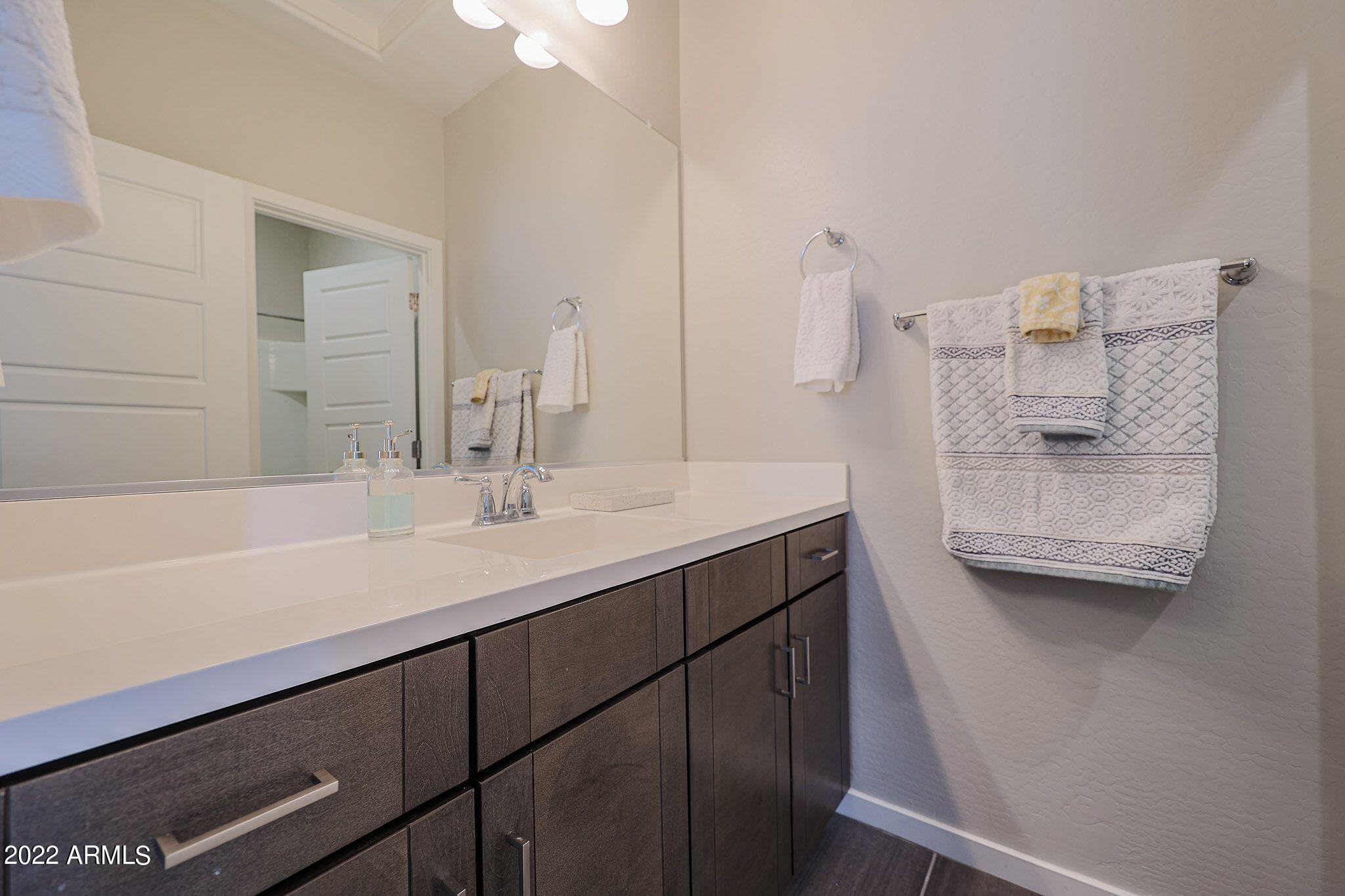 690 North Sparrow Court Gilbert, AZ 85234 - Photo 18 of 22 -QG8jhHE
