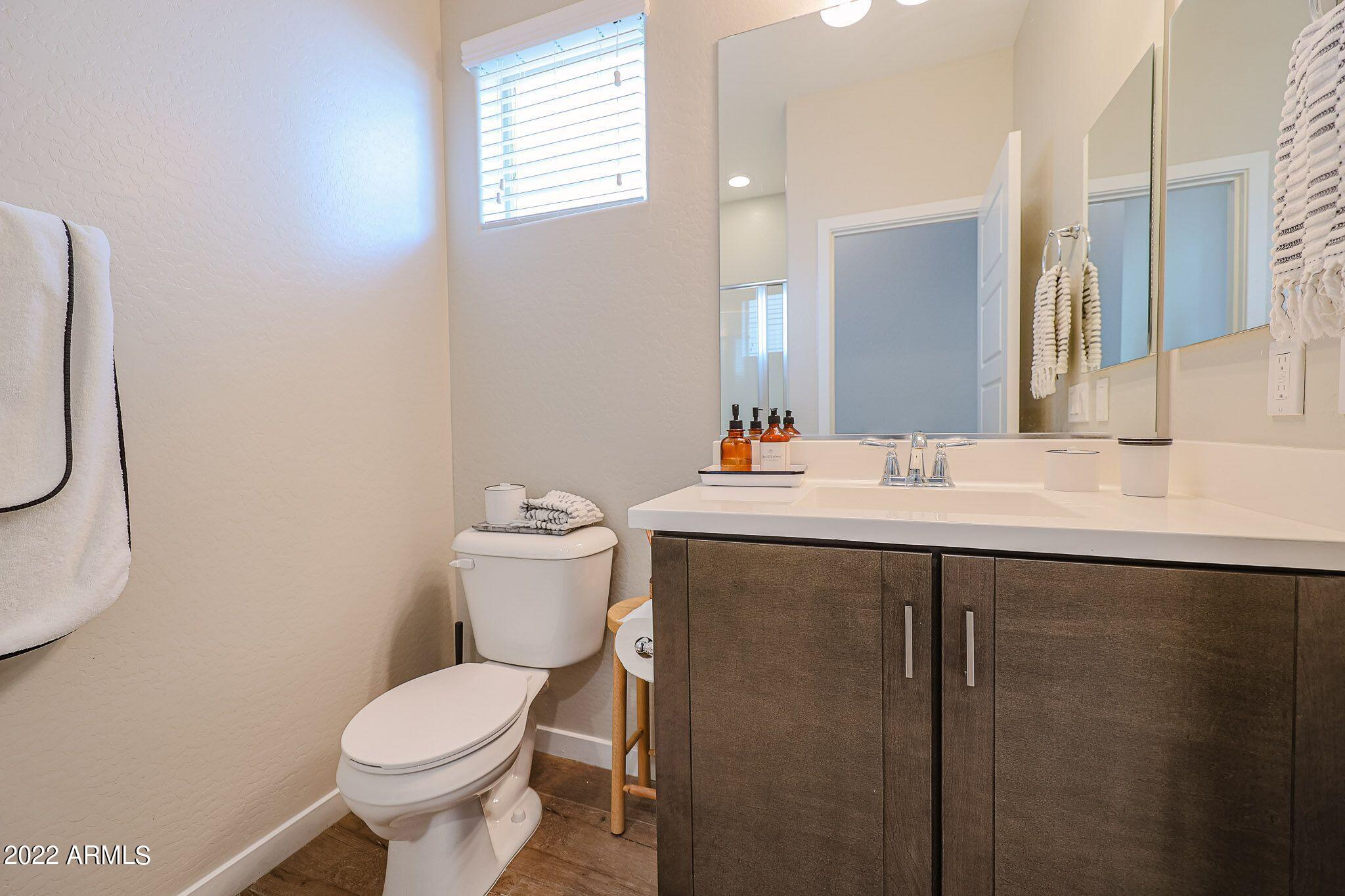 690 North Sparrow Court Gilbert, AZ 85234 - Photo 20 of 22 g9s0yp_c