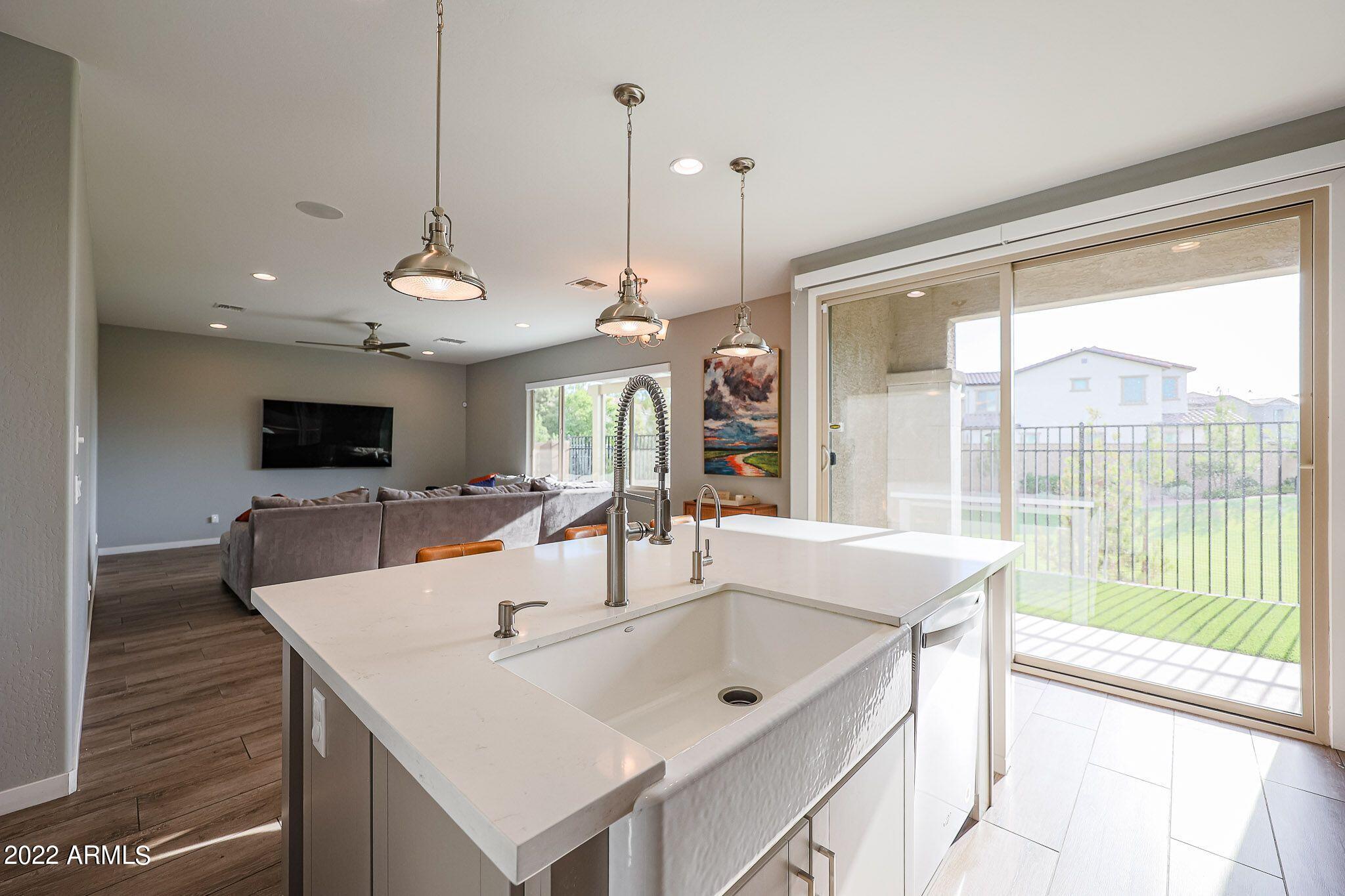 690 North Sparrow Court Gilbert, AZ 85234 - Photo 4 of 22 AKwPi_ko