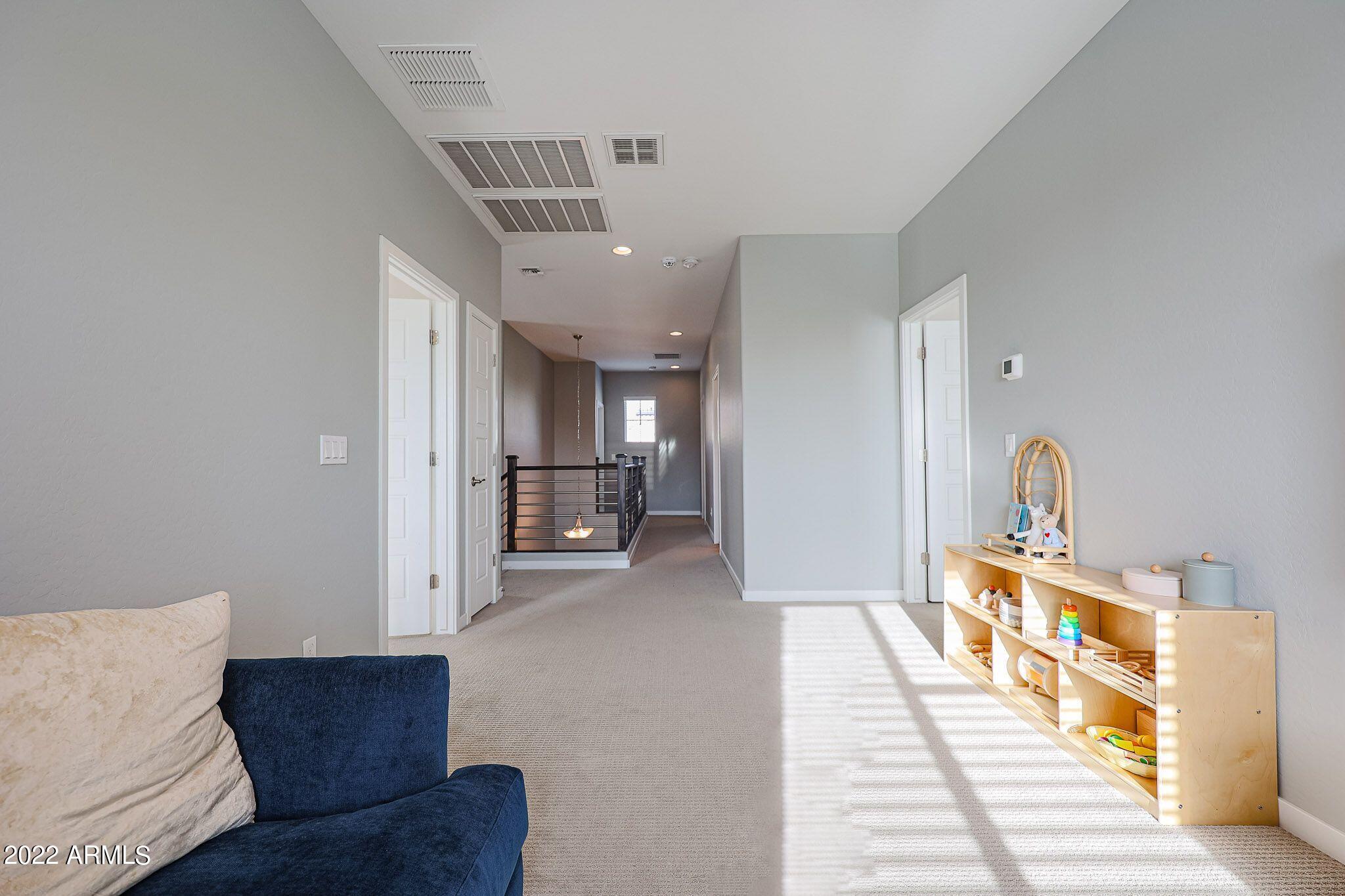 690 North Sparrow Court Gilbert, AZ 85234 - Photo 9 of 22 mXlgh5ek