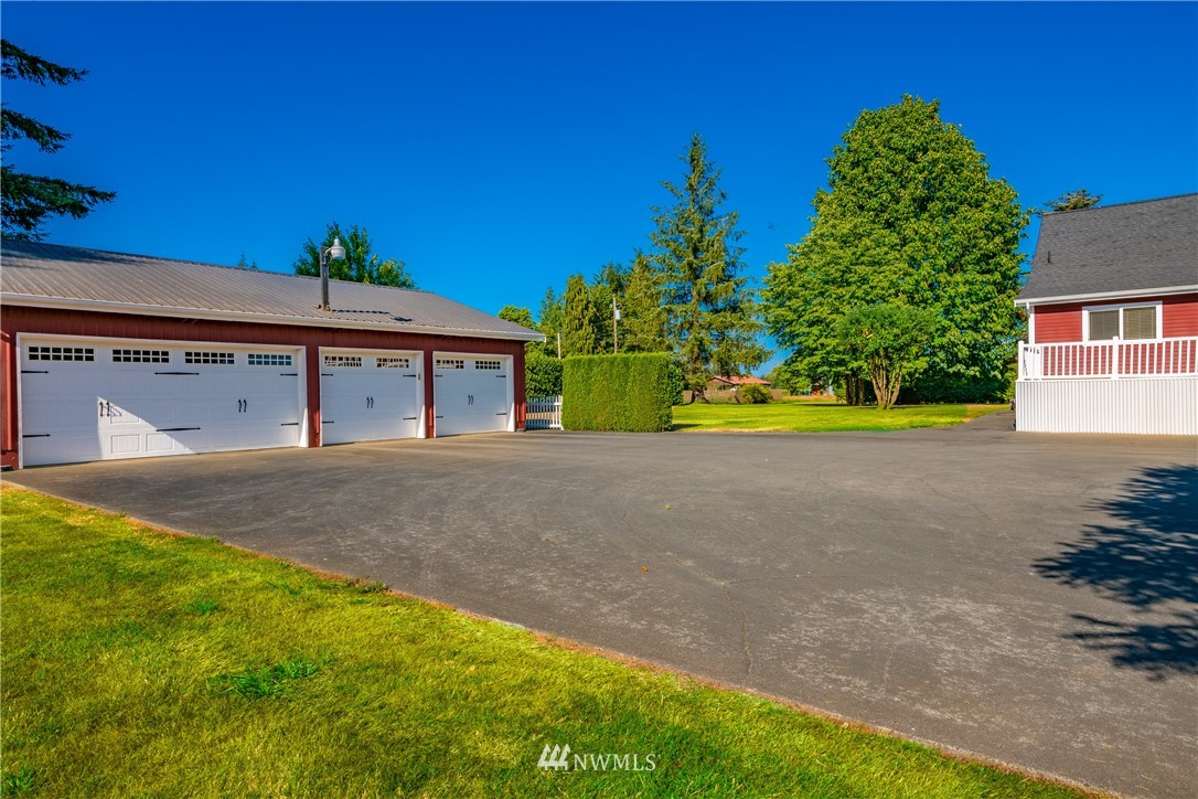 8293 Bob Hall Road Lynden, WA 98264 - Photo 11 of 40