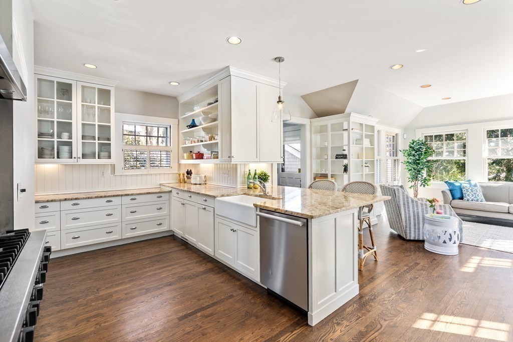 3 Alwyngton Road Brookline, MA 02467 - Photo 7 of 22