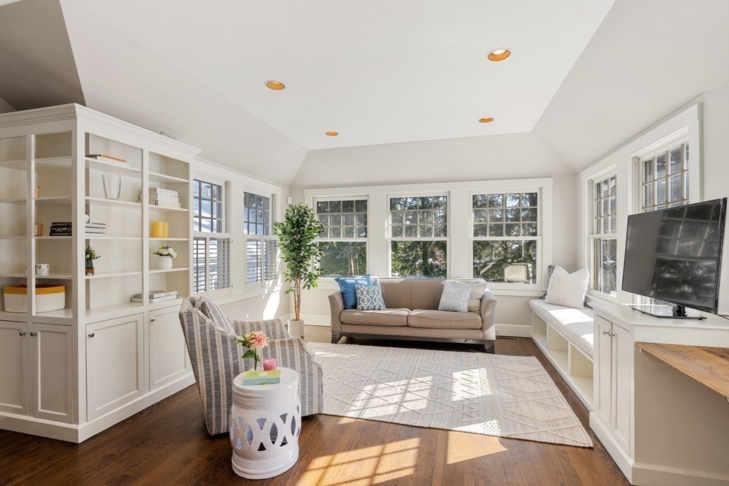 3 Alwyngton Road Brookline, MA 02467 - Photo 9 of 22