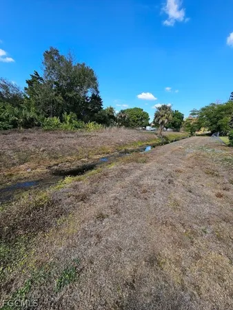 $185,000 | 2825 East Cypress Avenue, Fort Myers, FL 33905