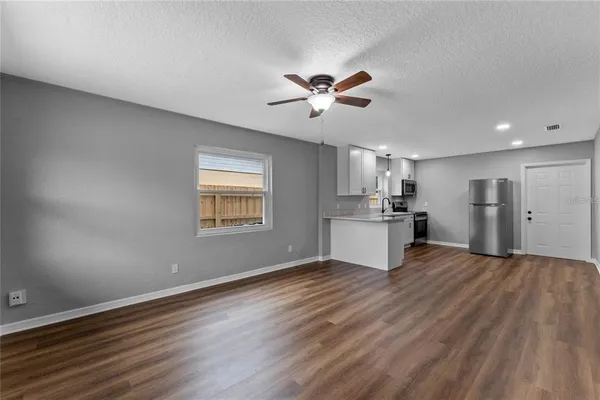 $1,900 | 2441 South Mills Avenue, Orlando, FL 32806