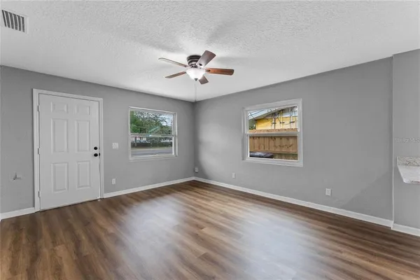 $1,900 | 2441 South Mills Avenue, Orlando, FL 32806