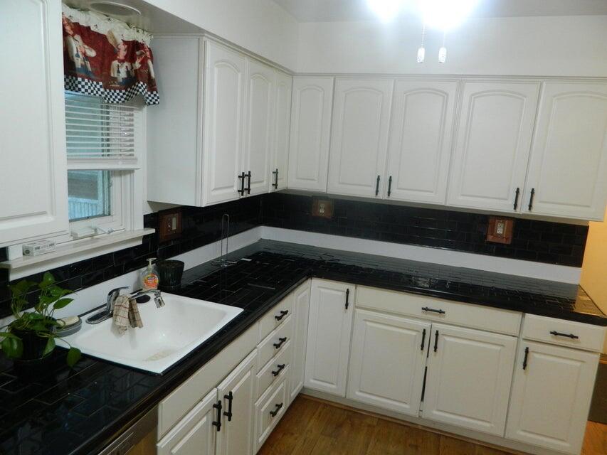 26150 Barbados Road Farmington, MI 48334 - Photo 16 of 39 15