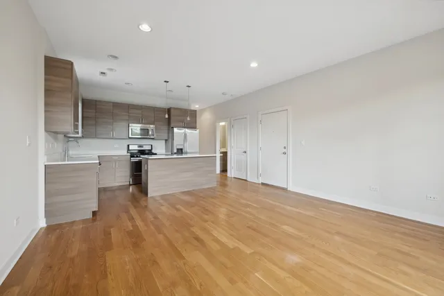 $3,700 | 1952 West Erie Street, Unit 3W, Chicago, IL 60622