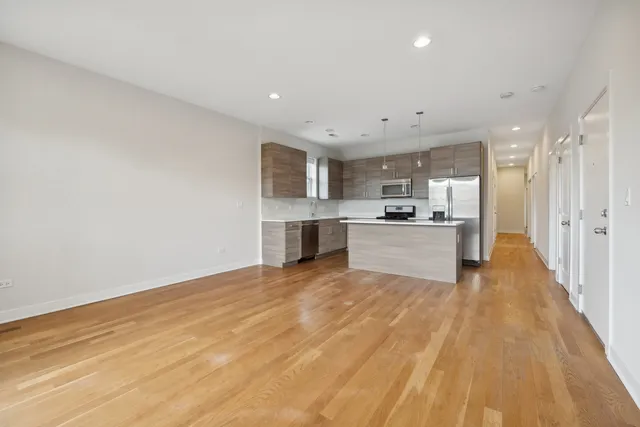 $3,700 | 1952 West Erie Street, Unit 3W, Chicago, IL 60622