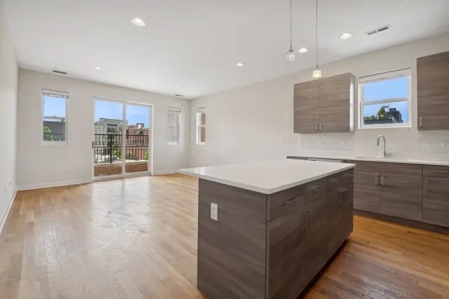 $3,700 | 1952 West Erie Street, Unit 3W, Chicago, IL 60622