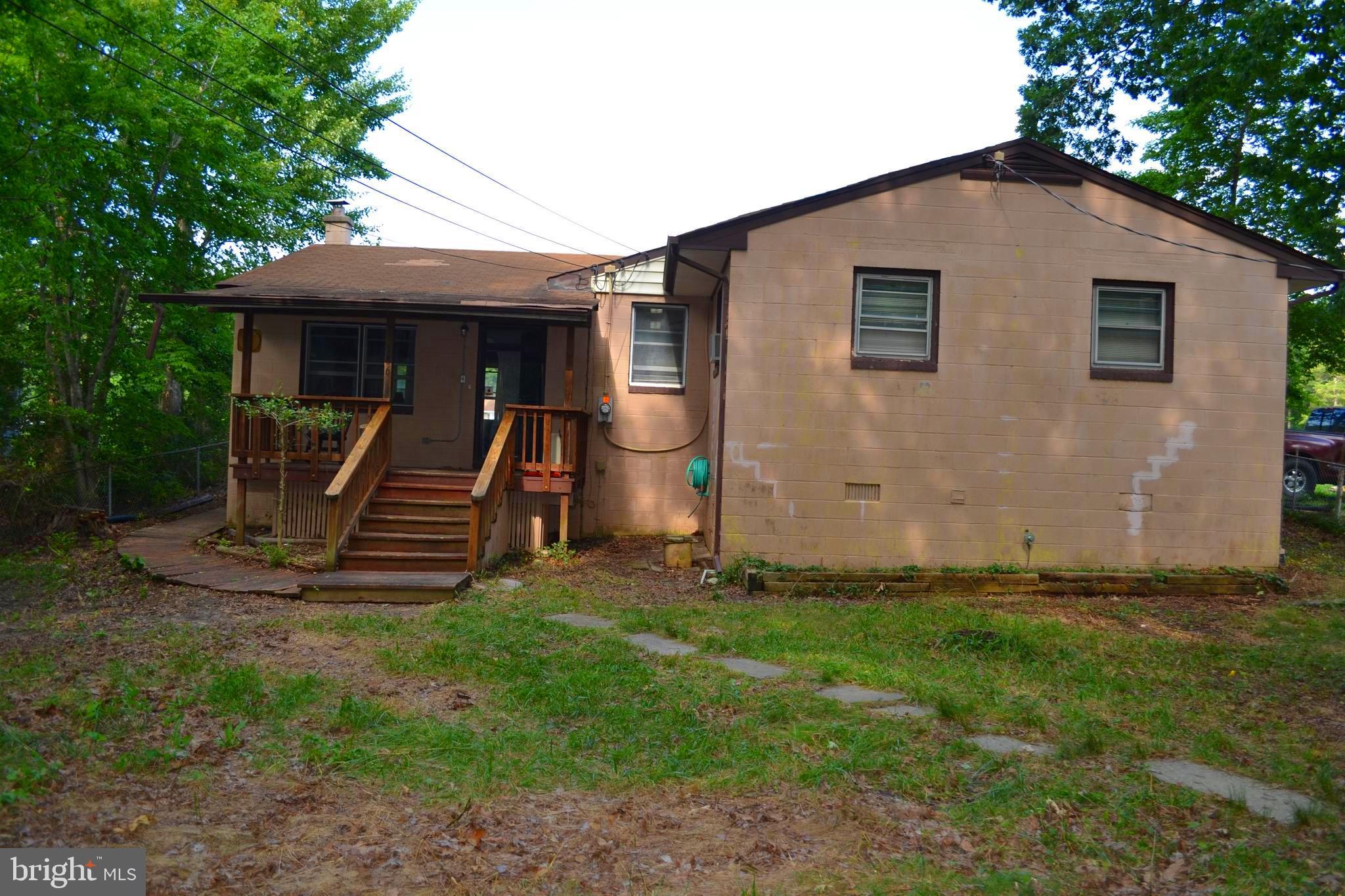 186 Placid Road Colonial Beach, VA 22443 - Photo 1 of 27 Waterfront bungalow on Placid Lake in Col. Beach