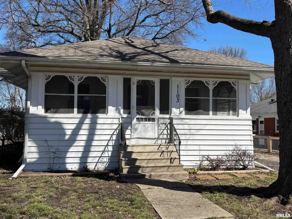 $129,900 | 1103 West Main Cross Street, Taylorville, IL 62568