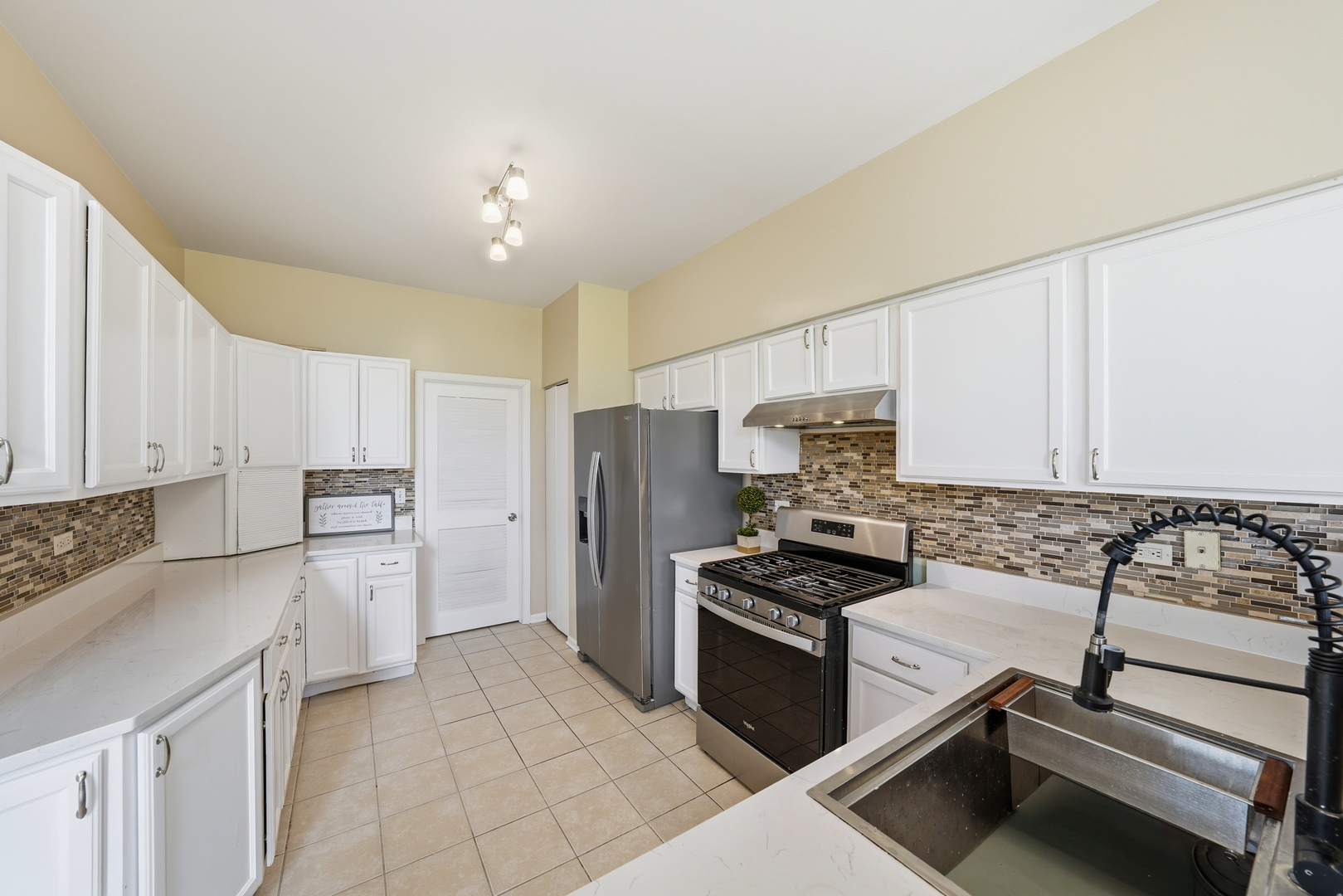 189 Malibu Drive Romeoville, IL 60446 - Photo 10 of 23