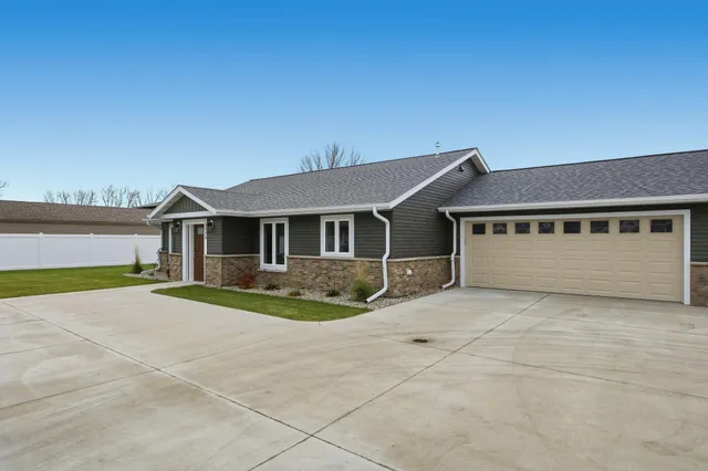 $472,900 | 2338 30th Avenue South, Fargo, ND 58103