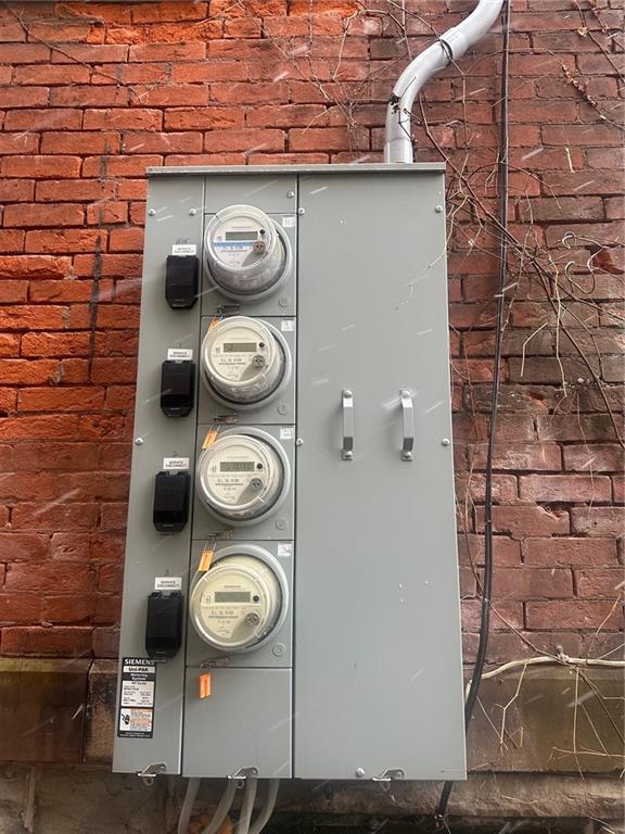 702 Whitney Avenue Pittsburgh, PA 15221 - Photo 2 of 39 a view of small space