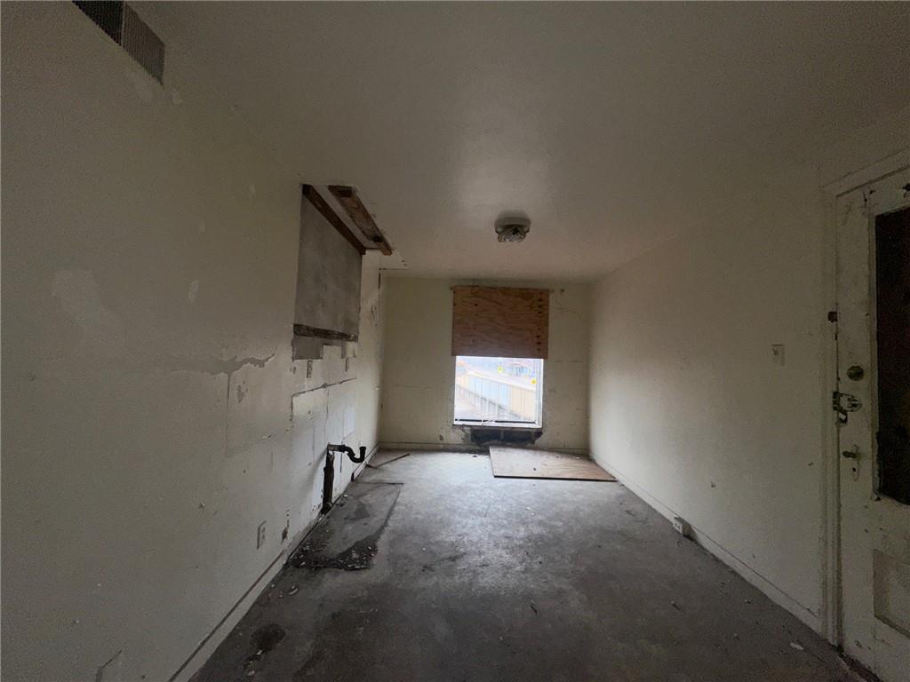 702 Whitney Avenue Pittsburgh, PA 15221 - Photo 35 of 39 a view of room and window