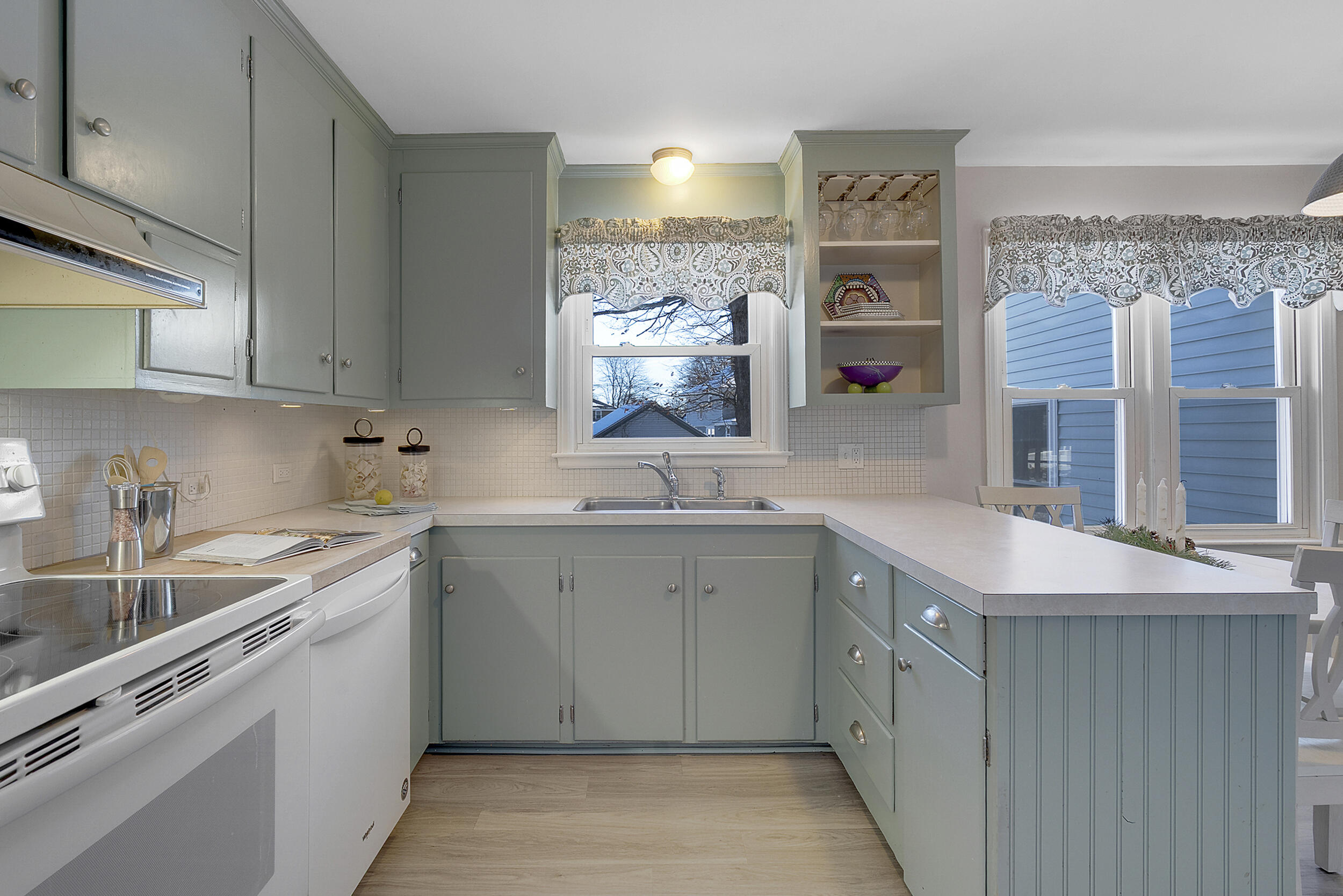 47 Clayton Street Portland, ME 04103 - Photo 6 of 27 11_47clayton-2