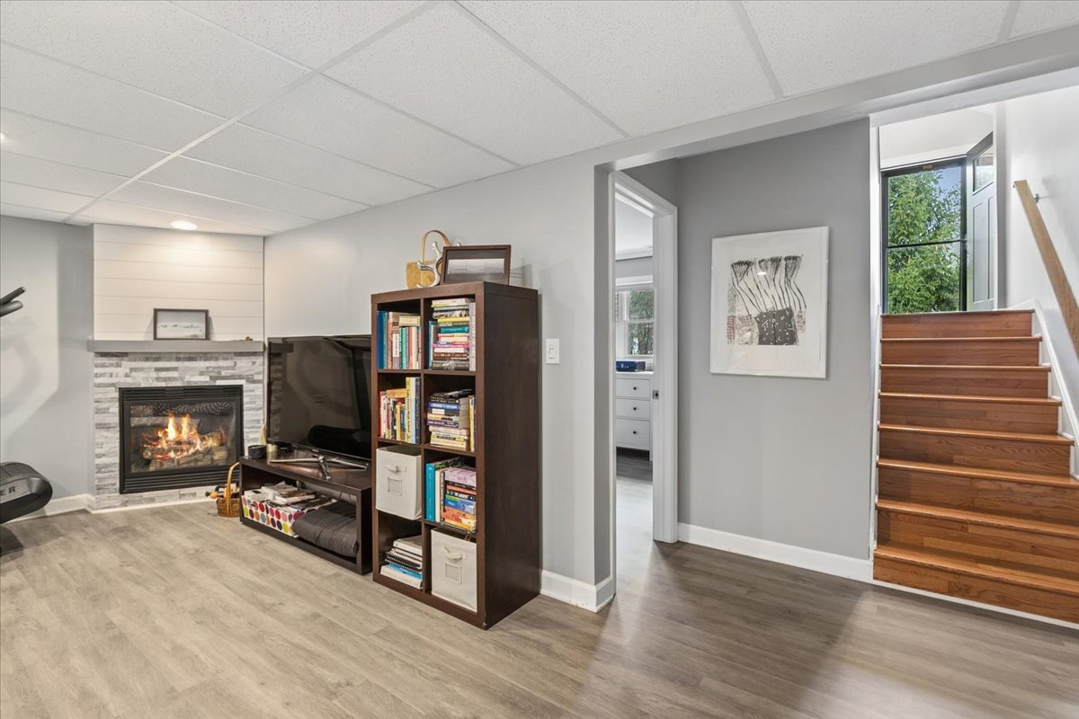 904 West Woodland Road Lake Bluff, IL 60044 - Photo 16 of 28 a view of a livingroom with furniture and a flat screen tv