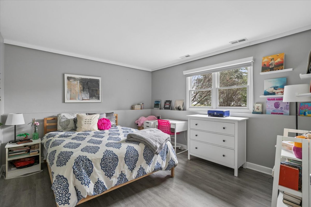 904 West Woodland Road Lake Bluff, IL 60044 - Photo 17 of 28 a bedroom with a bed and a desk