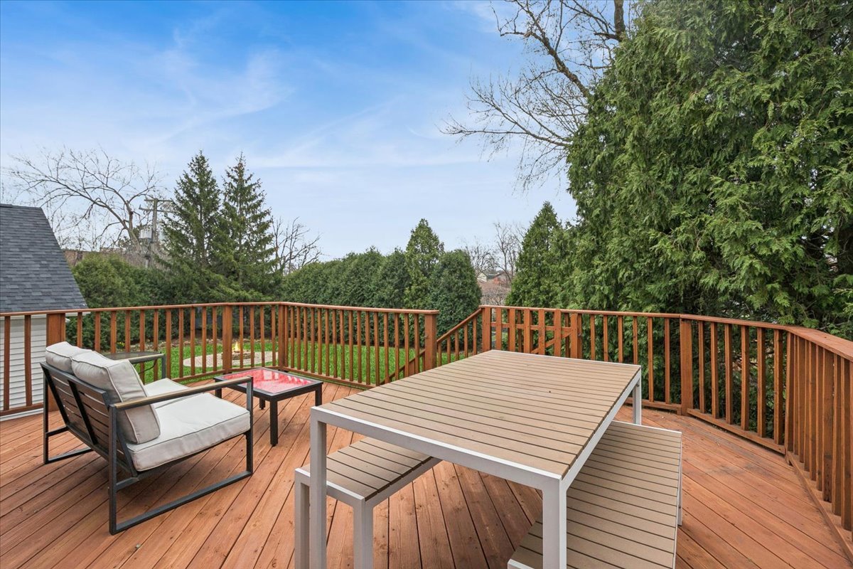 904 West Woodland Road Lake Bluff, IL 60044 - Photo 20 of 28 a view of balcony with wooden floor and seating space