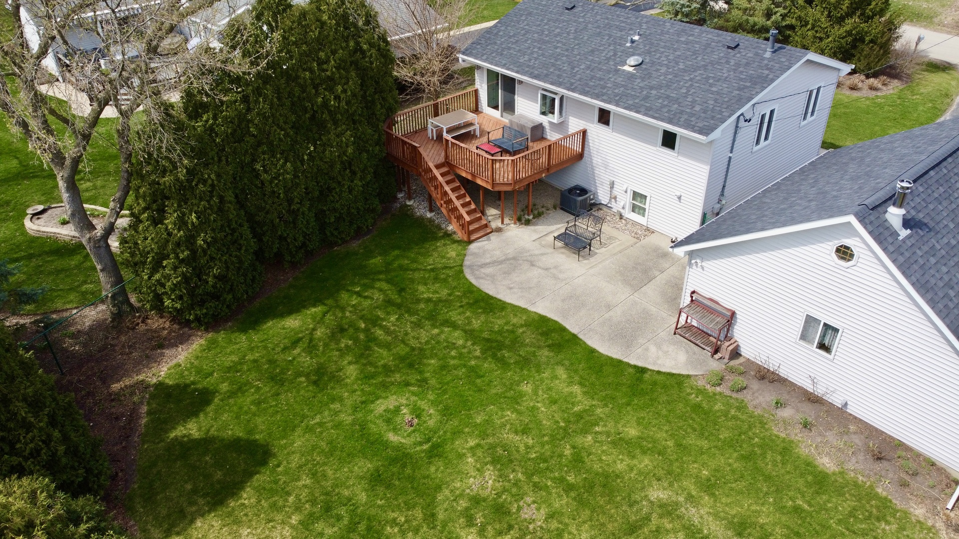 904 West Woodland Road Lake Bluff, IL 60044 - Photo 25 of 28 an aerial view of a house with a garden