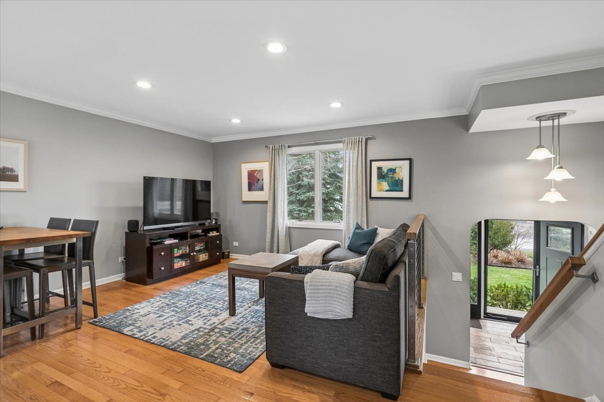 904 West Woodland Road Lake Bluff, IL 60044 - Photo 10 of 28 a living room with furniture and a flat screen tv