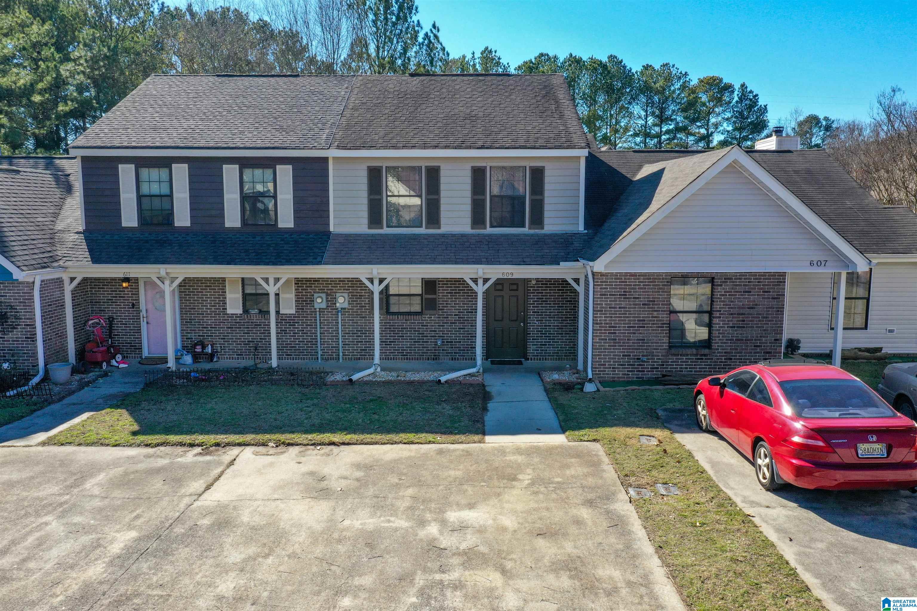 609 Cahaba Manor Trail Pelham, AL 35124 - Photo 4 of 42