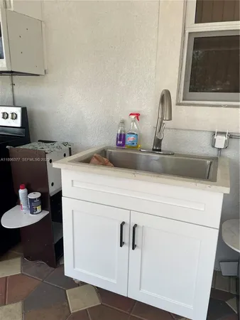 $1,500 | 240 Northeast 27th Street, Unit 1, Pompano Beach, FL 33064
